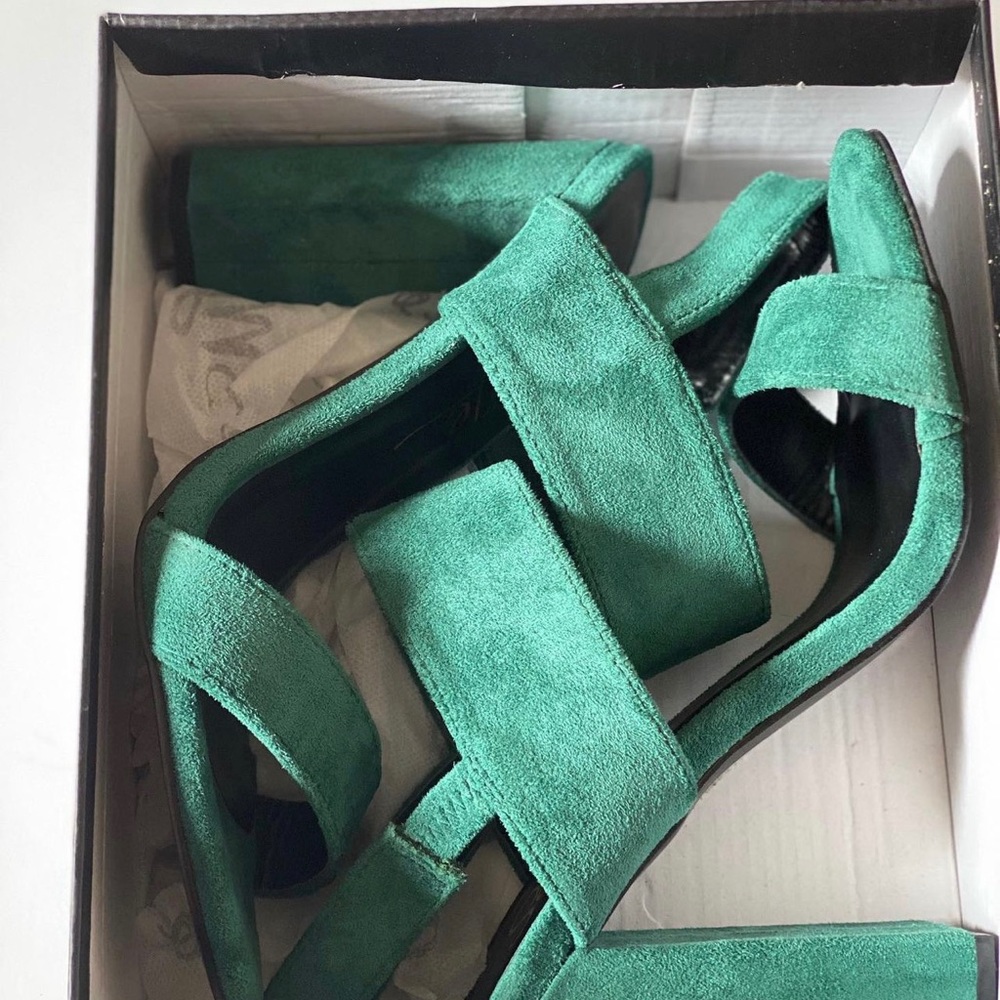 🚨BRAND NEW! Green Suede High Heel Sandals!
